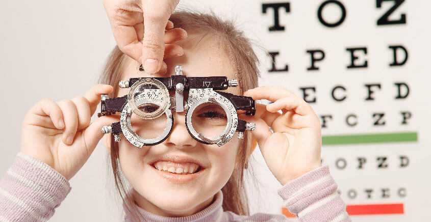 Membimbing Anak-anak Menuju Kesehatan Mata Optimal: Pemantauan dan Perawatan yang Tepat Sejak Dini